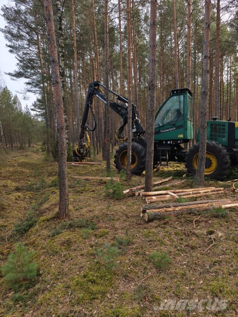 John Deere 770 D Harvesters