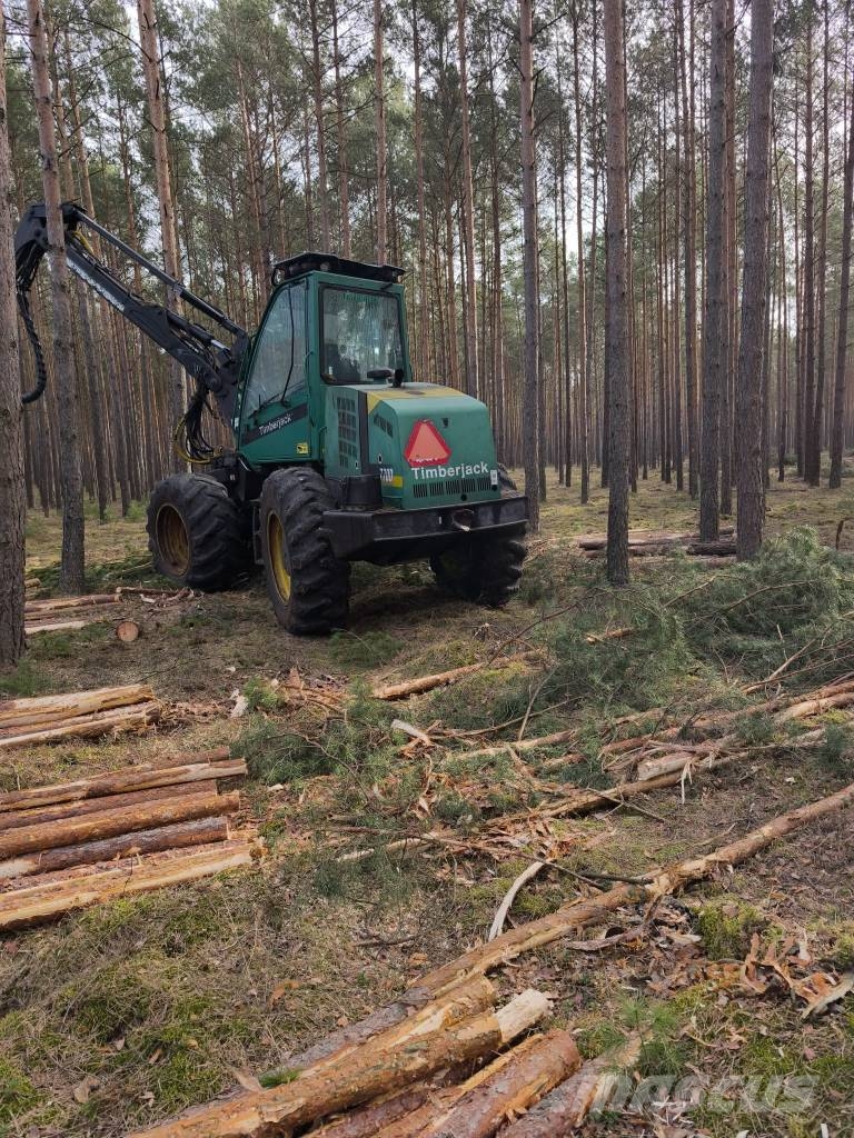 John Deere 770 D Harvesters