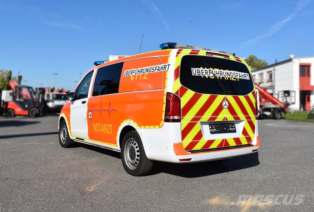 Mercedes-Benz Vito 4x4 Notarzt Einsatzfahrzeug NEF Ambulances