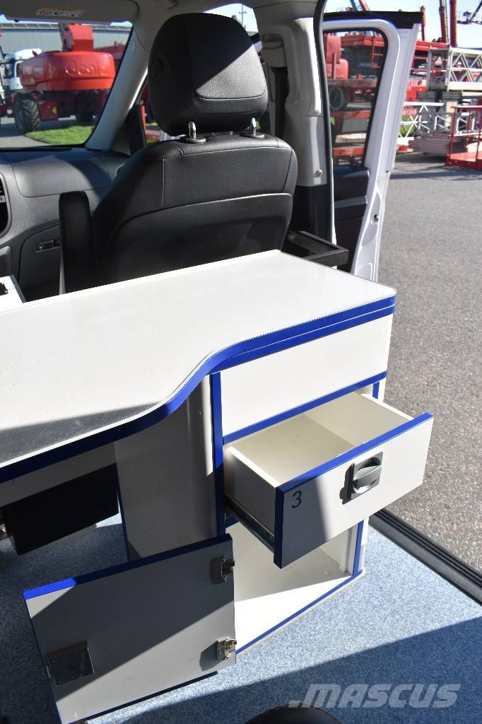 Mercedes-Benz Vito 4x4 Notarzt Einsatzfahrzeug NEF Ambulances