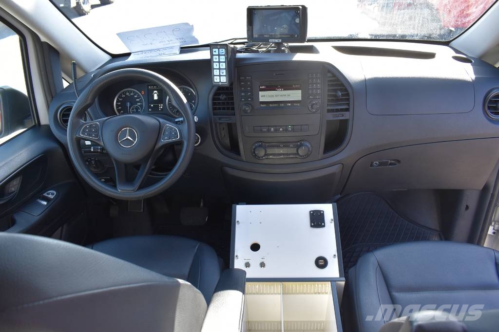 Mercedes-Benz Vito 4x4 Notarzt Einsatzfahrzeug NEF Ambulances