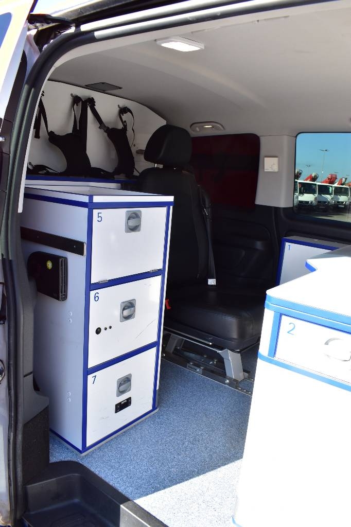 Mercedes-Benz Vito 4x4 Notarzt Einsatzfahrzeug NEF Ambulances