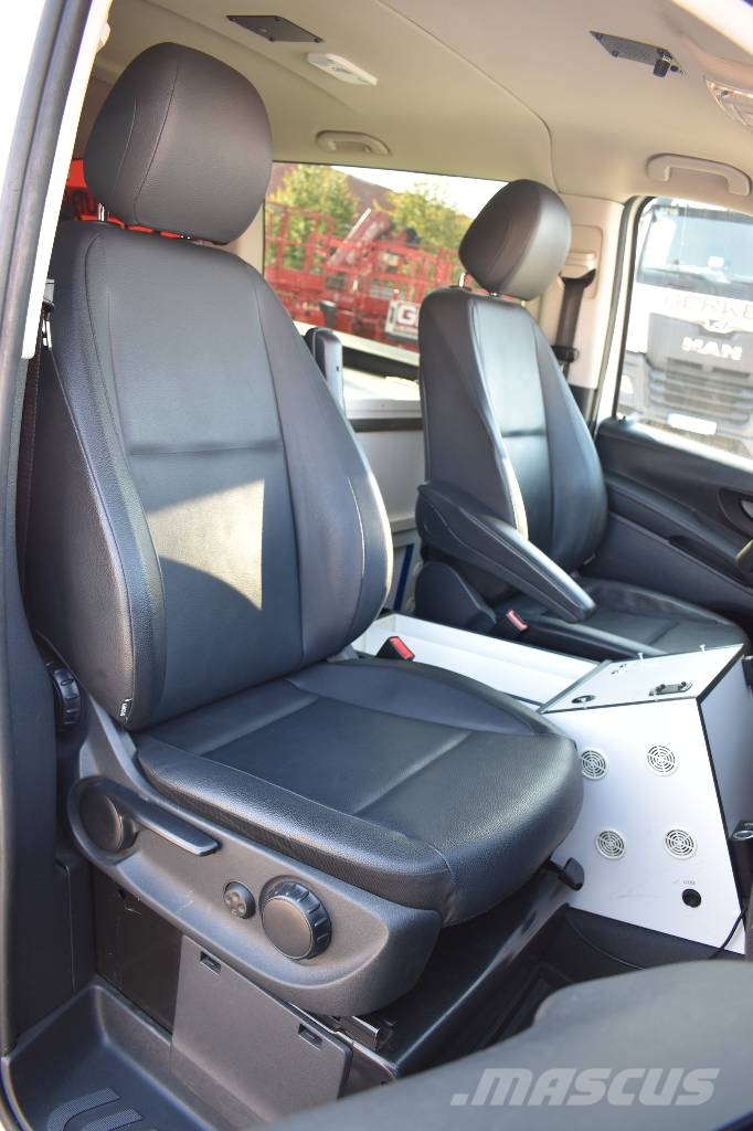 Mercedes-Benz Vito 4x4 Notarzt Einsatzfahrzeug NEF Ambulances