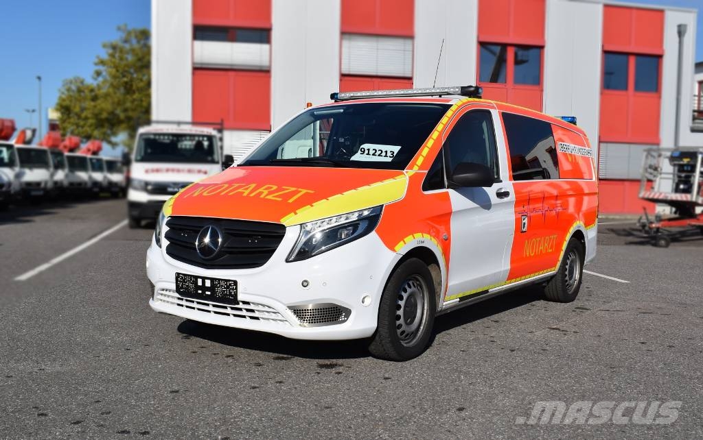 Mercedes-Benz Vito 4x4 Notarzt Einsatzfahrzeug NEF Ambulances