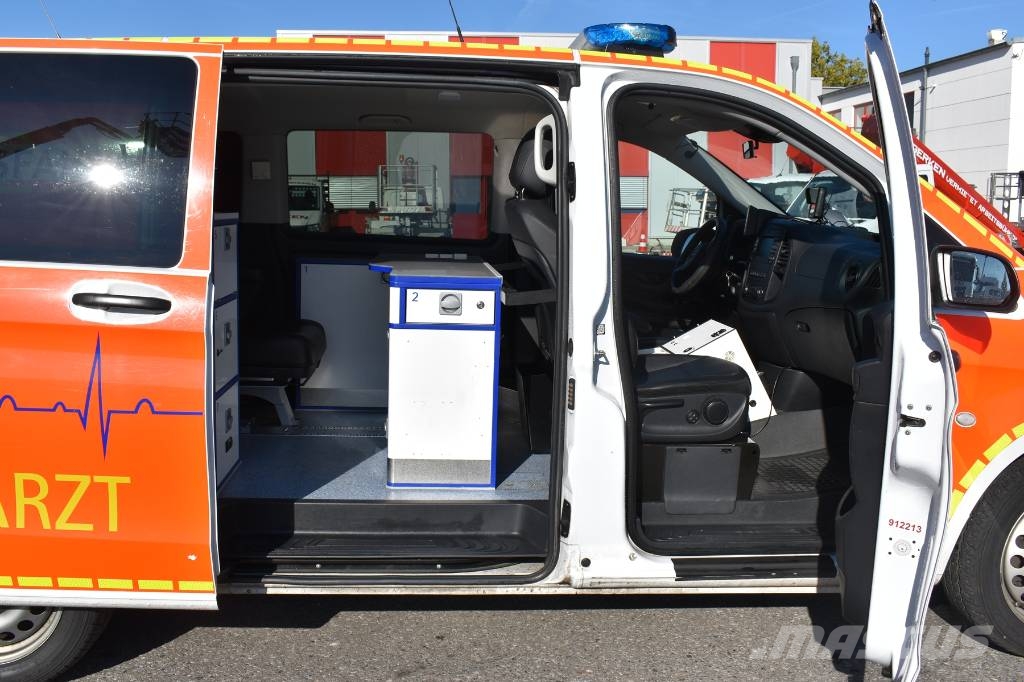Mercedes-Benz Vito 4x4 Notarzt Einsatzfahrzeug NEF Ambulances