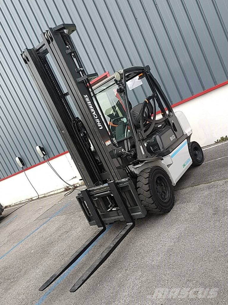 UniCarriers DX30D Dyzeliniai krautuvai