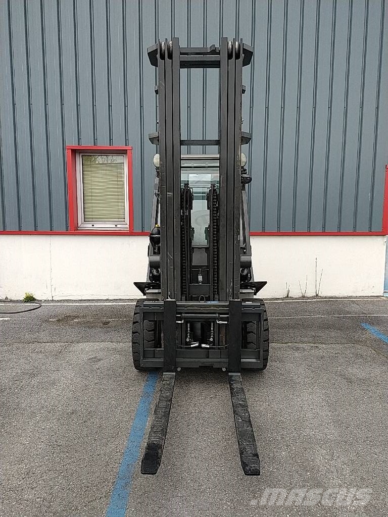 UniCarriers DX30D Dyzeliniai krautuvai