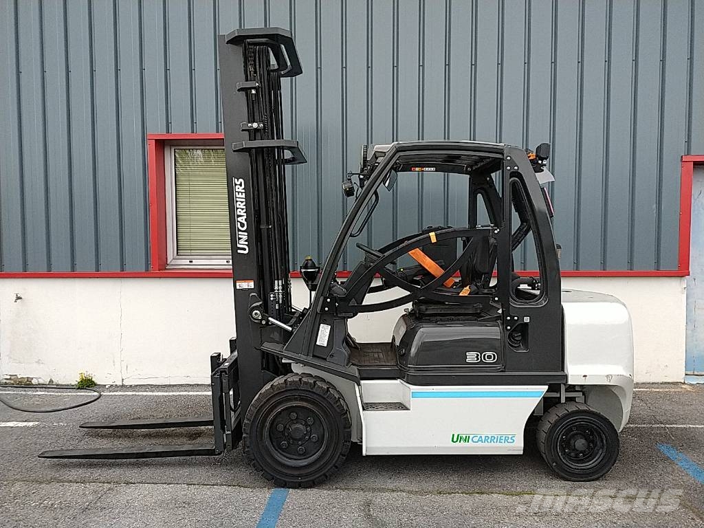 UniCarriers DX30D Dyzeliniai krautuvai