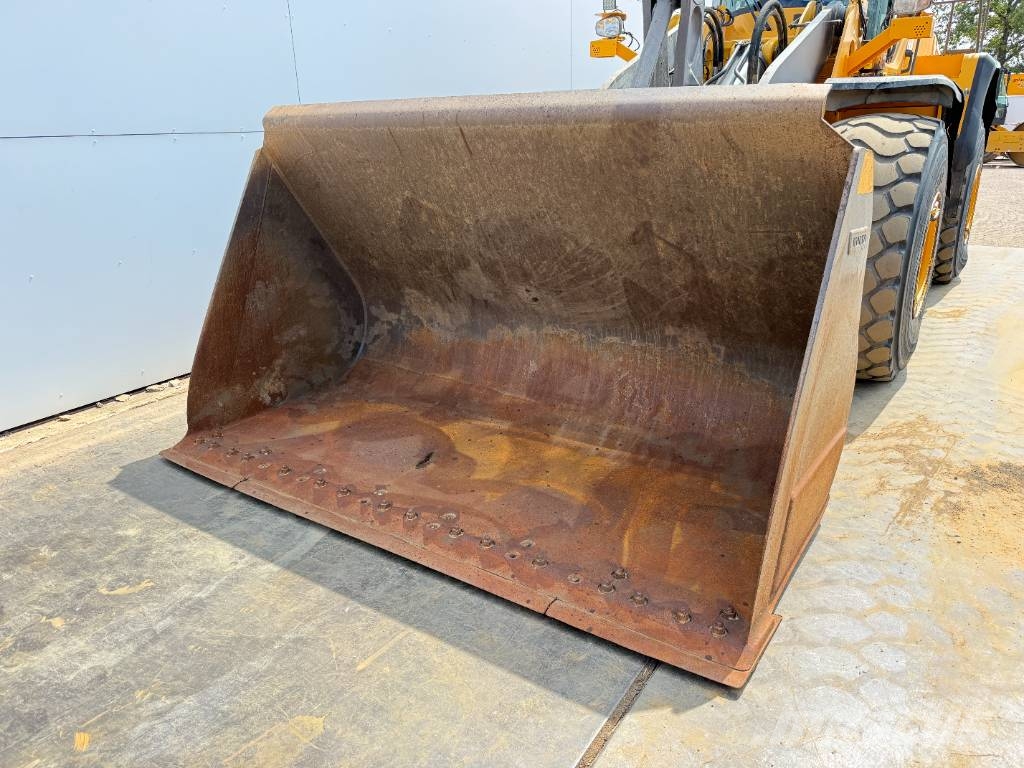 Volvo L180H - Automatic Greasing / Camera Wielladers