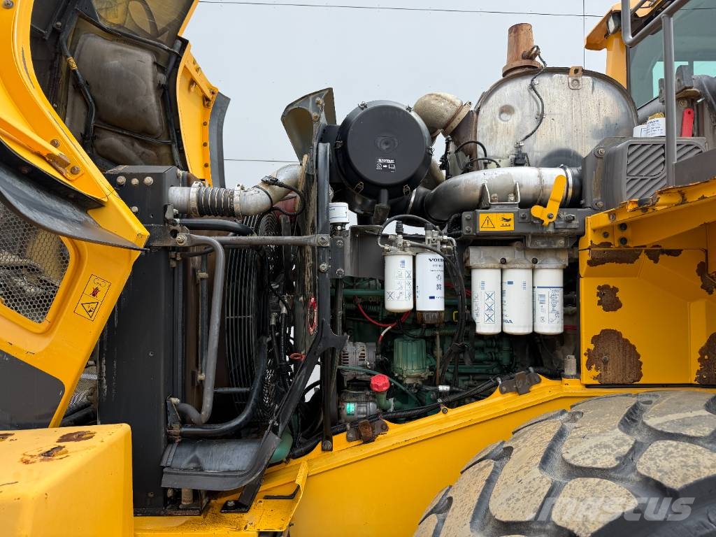 Volvo L180H - Automatic Greasing / Camera Wielladers
