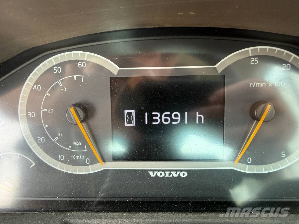 Volvo L180H - Automatic Greasing / Camera Wielladers