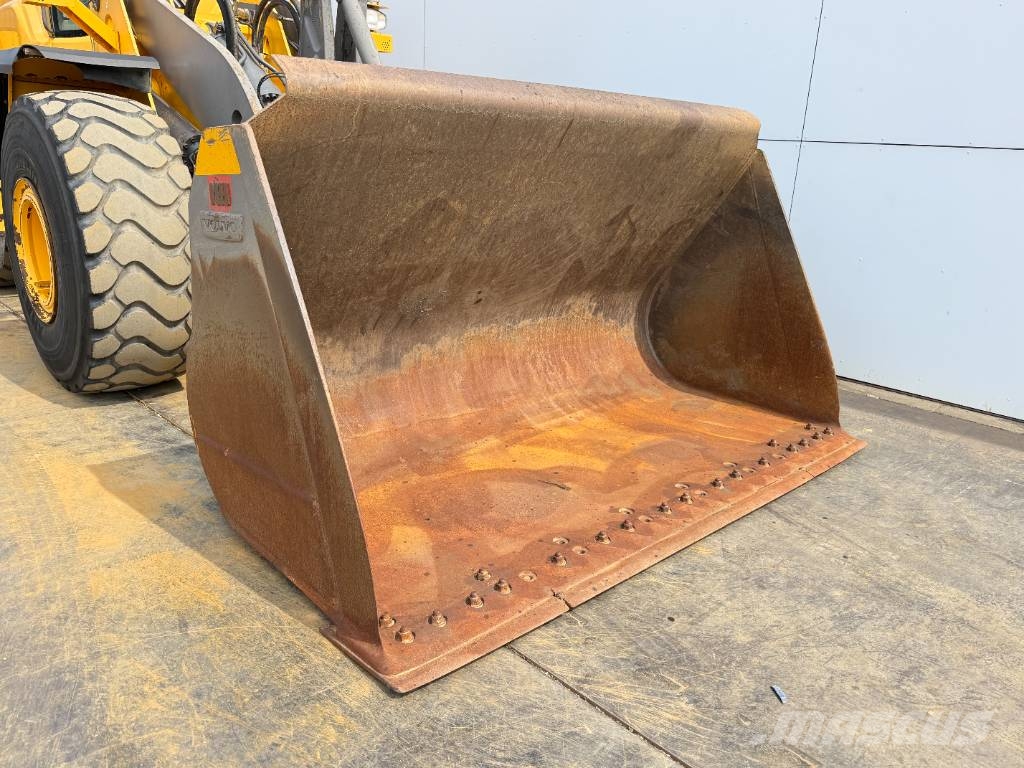 Volvo L180H - Automatic Greasing / Camera Wielladers