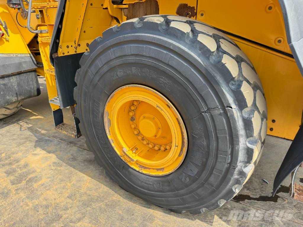 Volvo L180H - Automatic Greasing / Camera Wielladers
