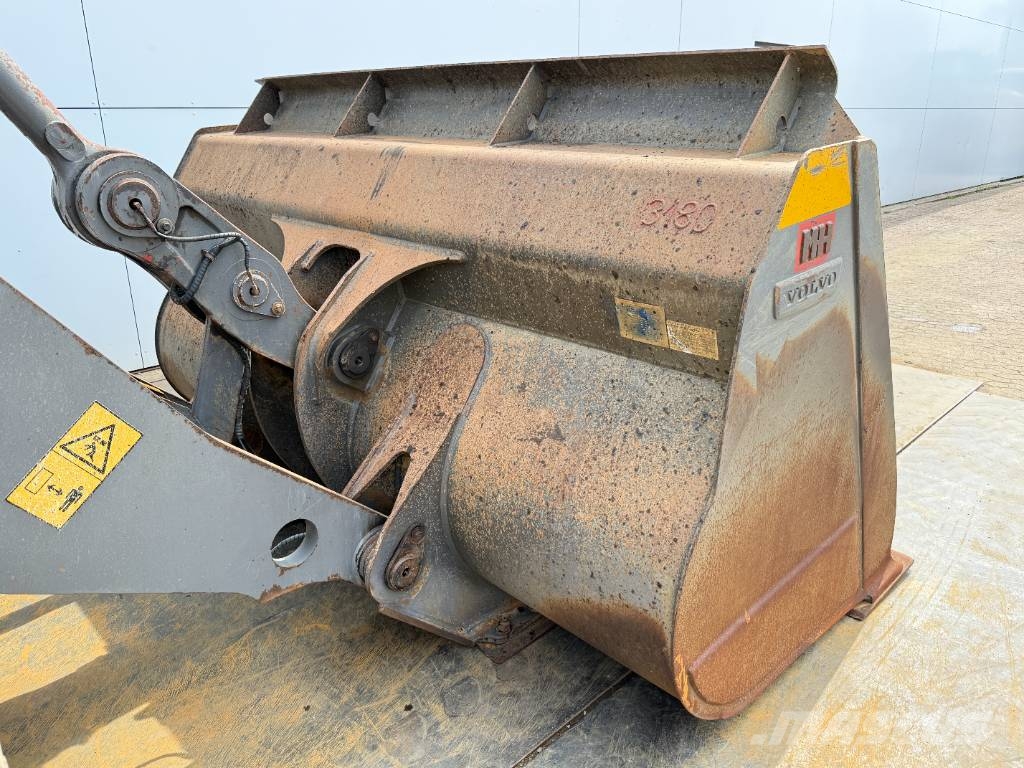 Volvo L180H - Automatic Greasing / Camera Wielladers