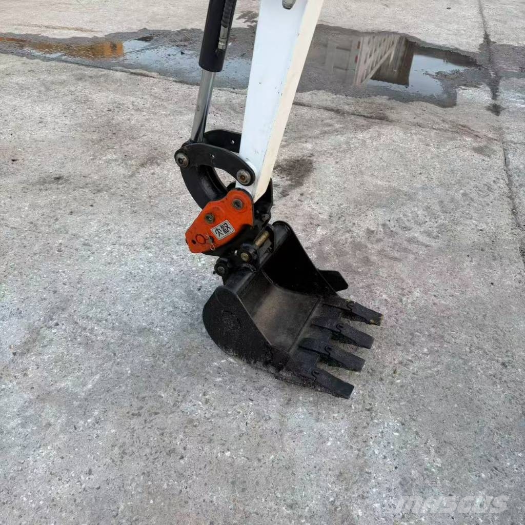 Bobcat E 20 Mini bagri <7t