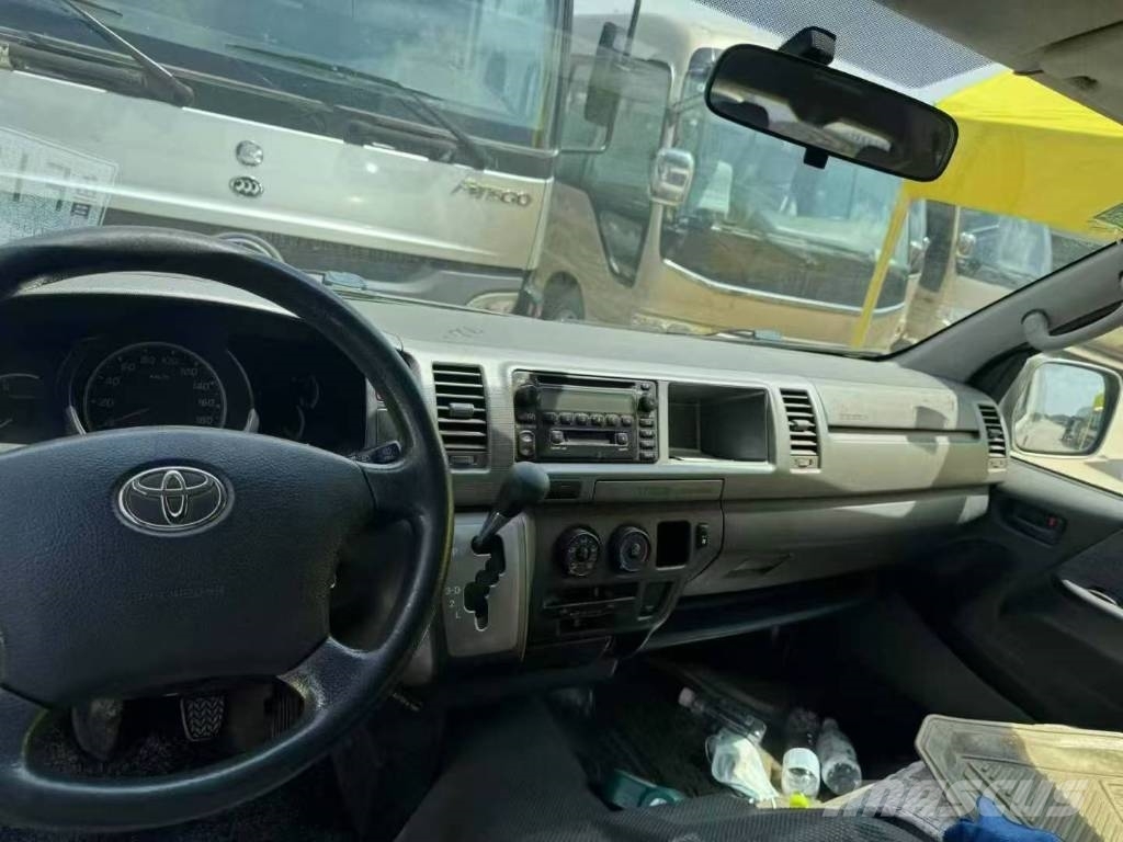 Toyota Hiace 迷你巴士