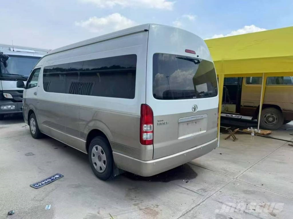 Toyota Hiace 迷你巴士