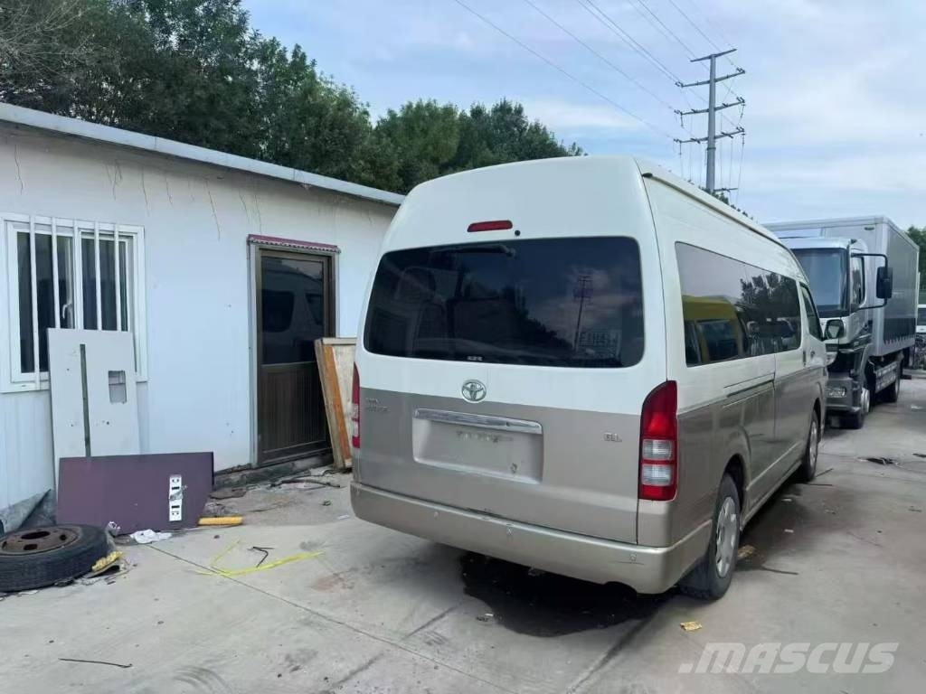 Toyota Hiace 迷你巴士