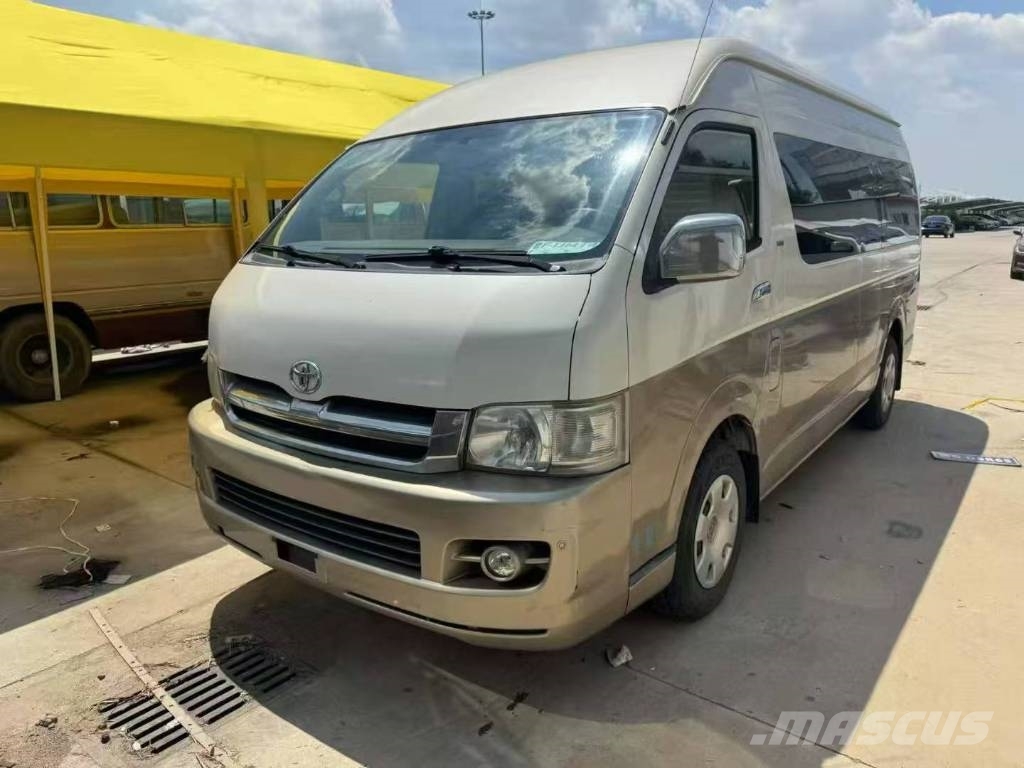 Toyota Hiace 迷你巴士