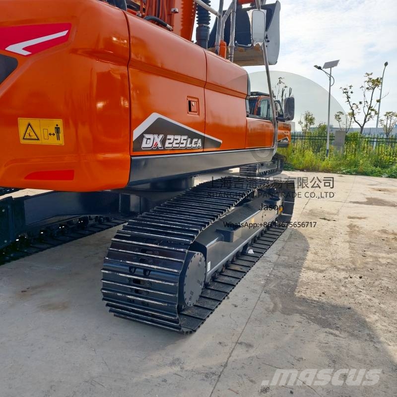 Develon DX 225 Escavadoras de rastos