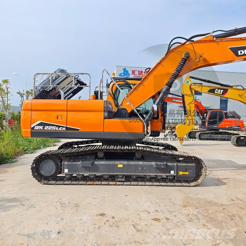 Develon DX 225 Escavadoras de rastos
