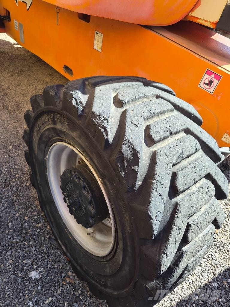 JLG 800 AJ Zglobne dvižne ploščadi