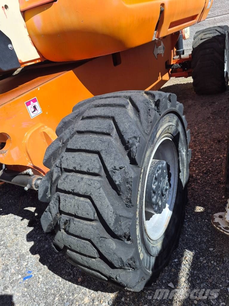 JLG 800 AJ Zglobne dvižne ploščadi