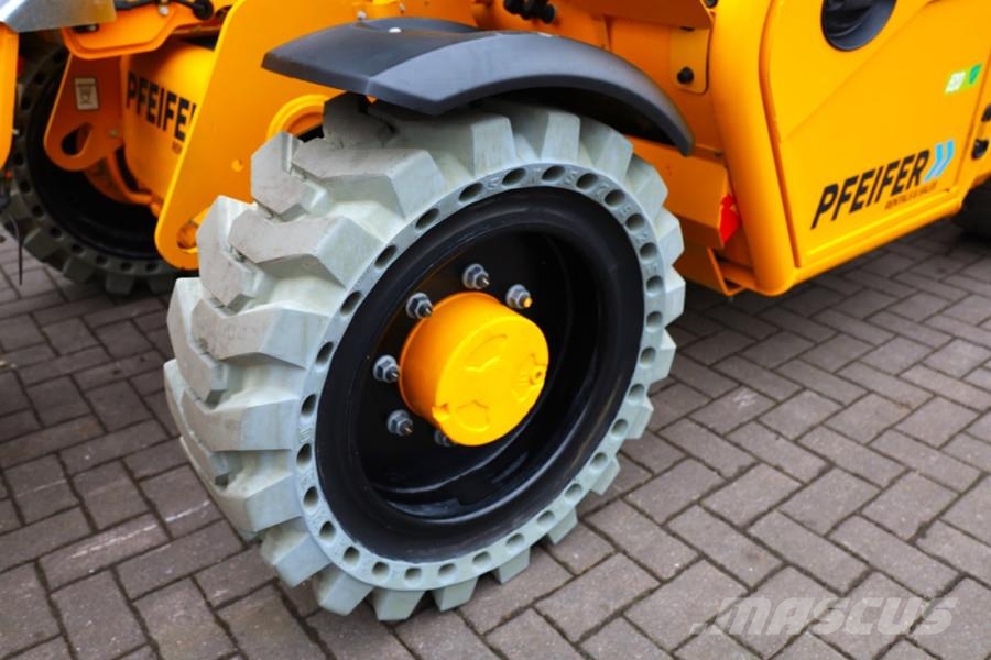 JCB 525-60E Fully Electric, 2500kg Capacity, 6m Liftin Teleskooplaadurid
