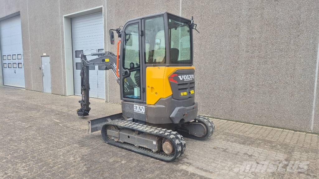 Volvo ECR 25 D Mini bageri <7t
