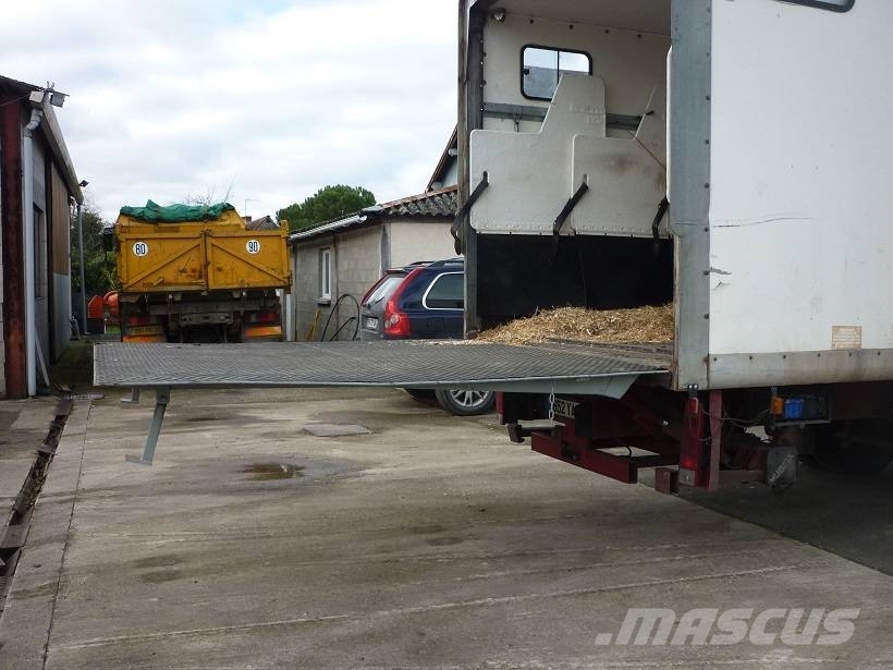 Renault MIDLINER M230 Camiones para transporte de animales
