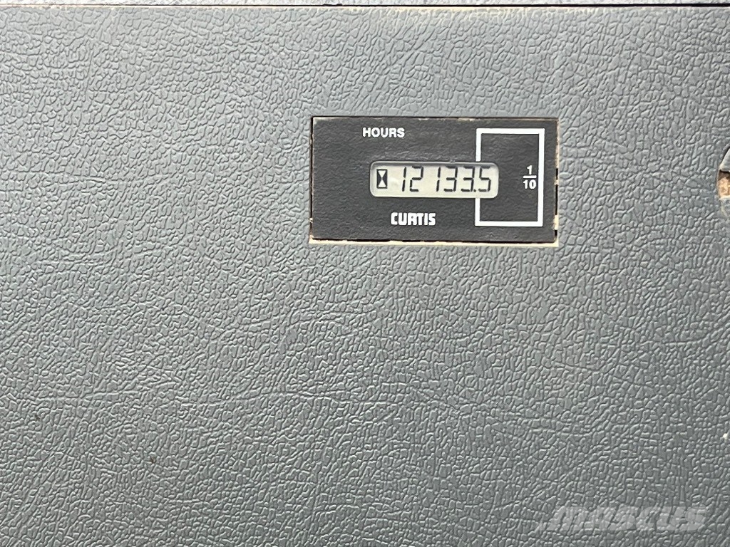 Hyundai HX140L Rupsgraafmachines
