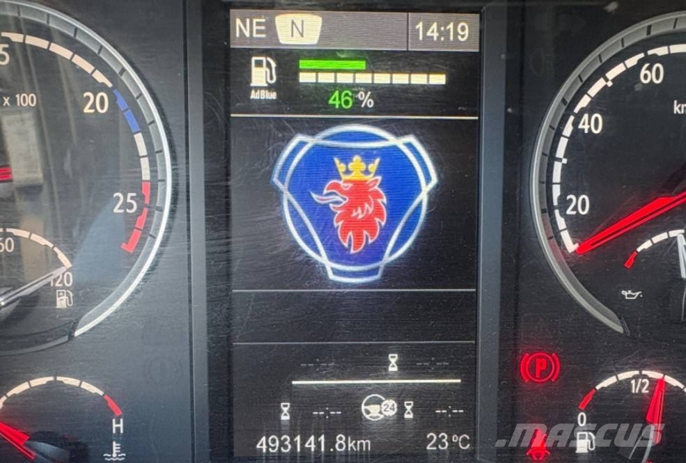 Scania G450LB8X4*4HNB med Balja och Sprider M-25 瀝青噴灑器
