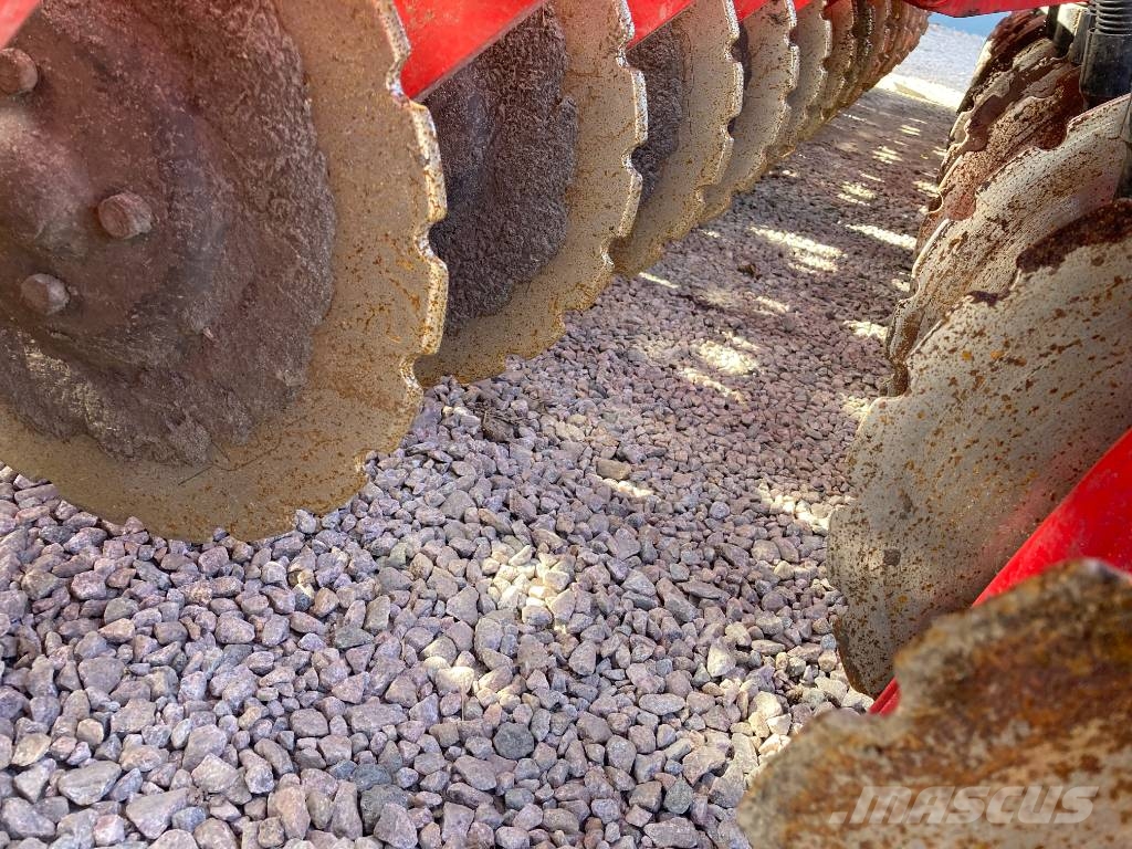 Väderstad Rapid RD 400 C med biodrill مثاقيب مدمجة