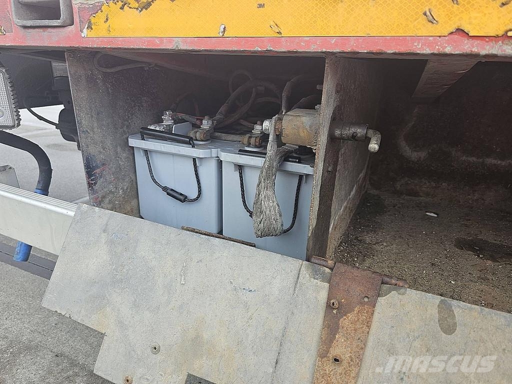 Nooteboom MCOS-48-03 3 ASSEN GEDWONGEN GESTUURD, 3X HYDRAULI Low loader yari çekiciler