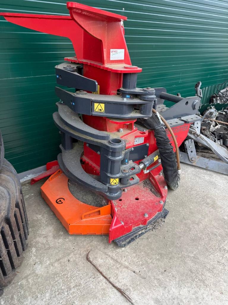 Ufkes Greentec Forest Cutter 370 Feller bunchers