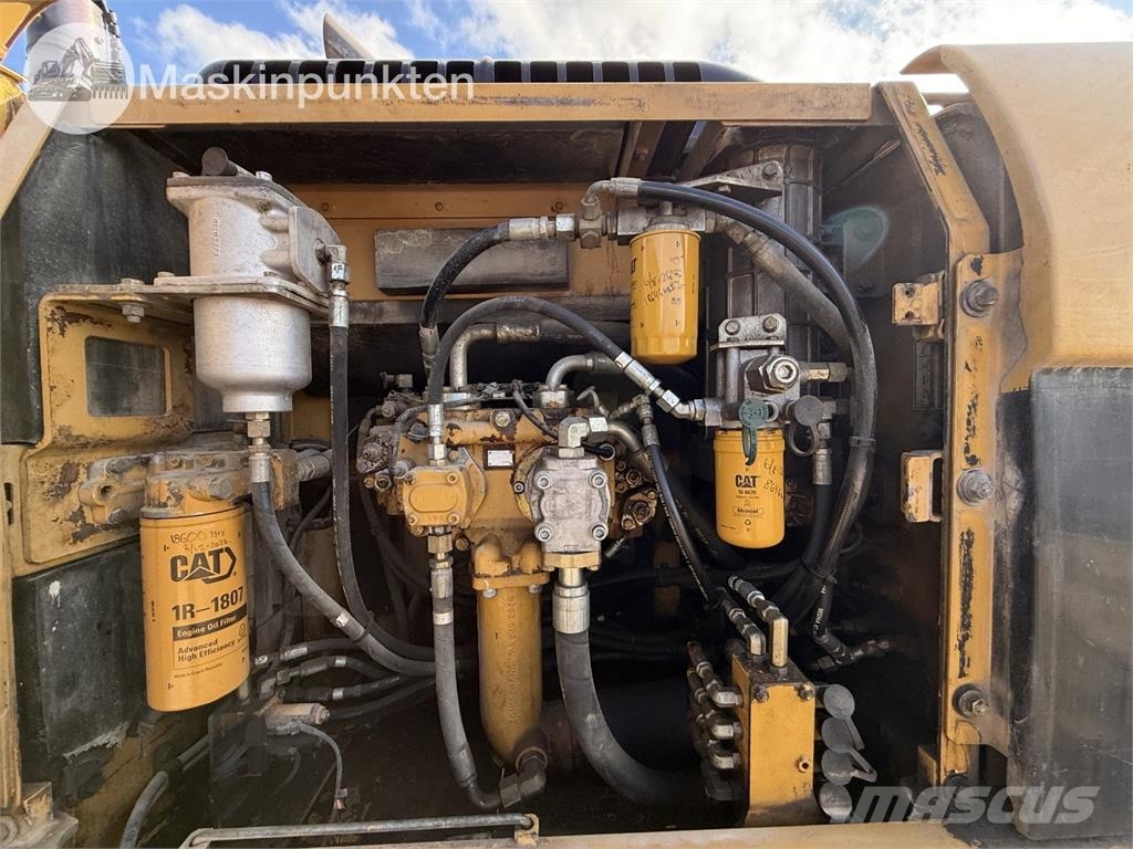 CAT 324D Lánctalpas kotrók