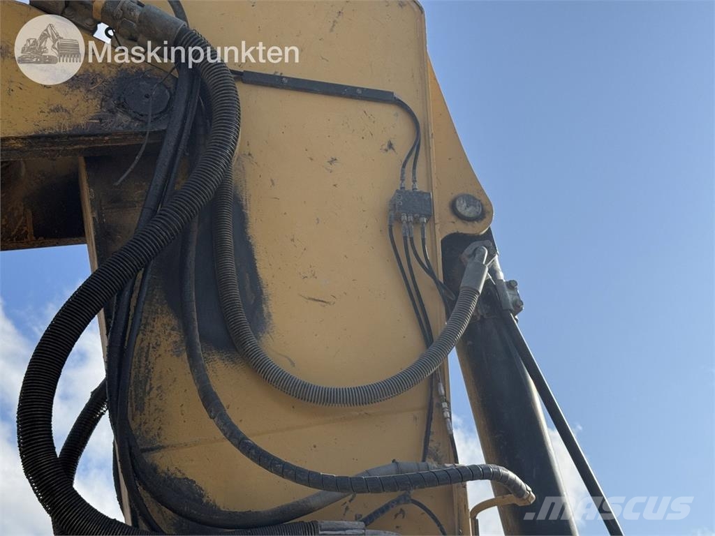 CAT 324D Lánctalpas kotrók