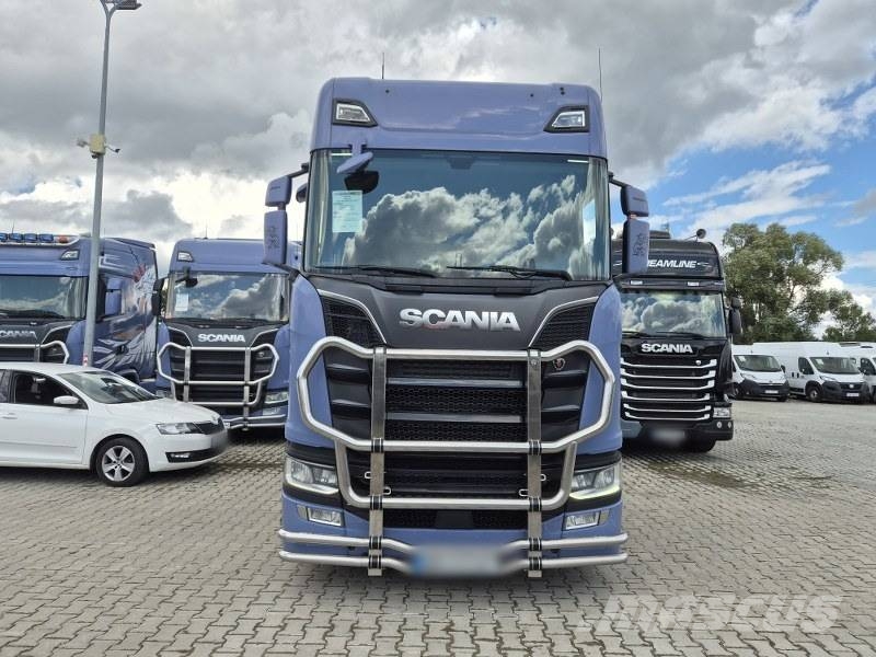 Scania S580 A6x2NA Highgline tractor unit / 3 pcs. Camiones tractor