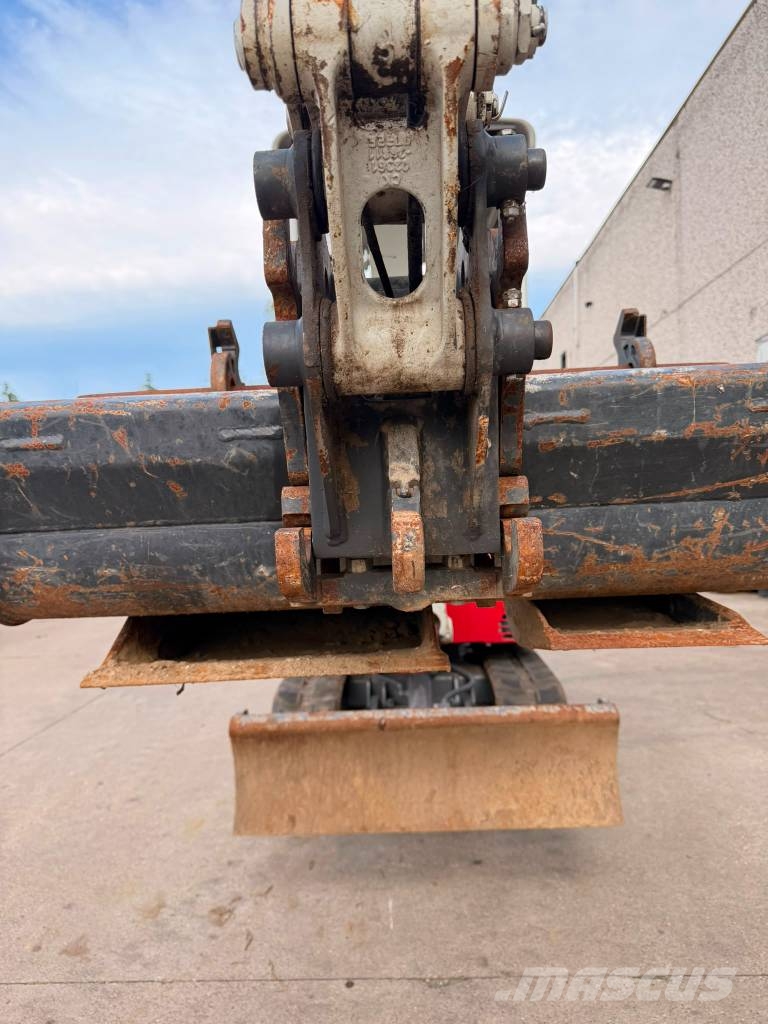 Takeuchi TB 217 R حفارات صغيرة أقل من 7 طن (حفارات صغيرة)