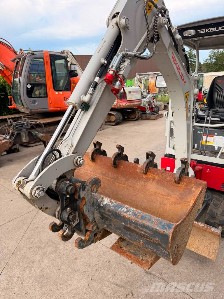 Takeuchi TB 217 R حفارات صغيرة أقل من 7 طن (حفارات صغيرة)