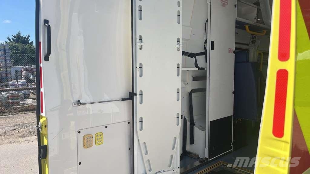 Fiat Ducato A&E Fiat Ducato A&E Box Body with Stryker P سيارات إسعاف