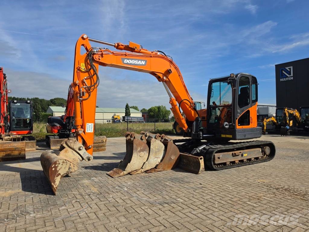 Doosan DX 85 R-3 Midi excavators  7t - 12t