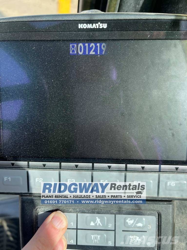 Komatsu PW 148-11 حفارات بعجل