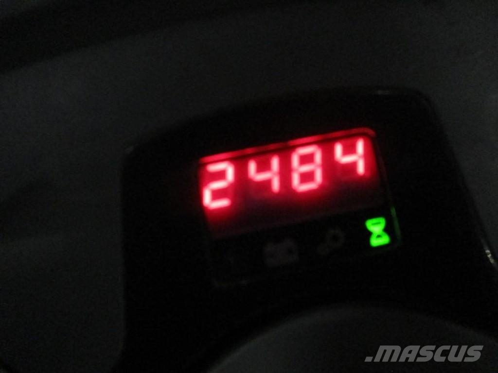 BT LPE200 Χειροκίνητο περονοφόρο ανυψωτικό με πλατφόρμα