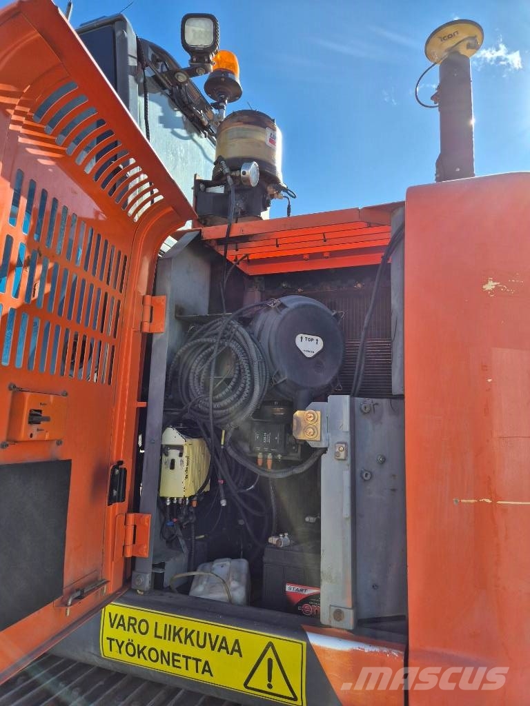 Hitachi ZX 225 US LC-3 履带挖掘机