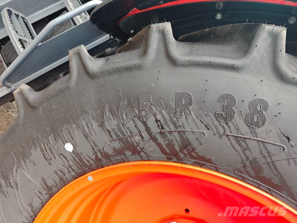 Kubota M 6-142 Tractoren