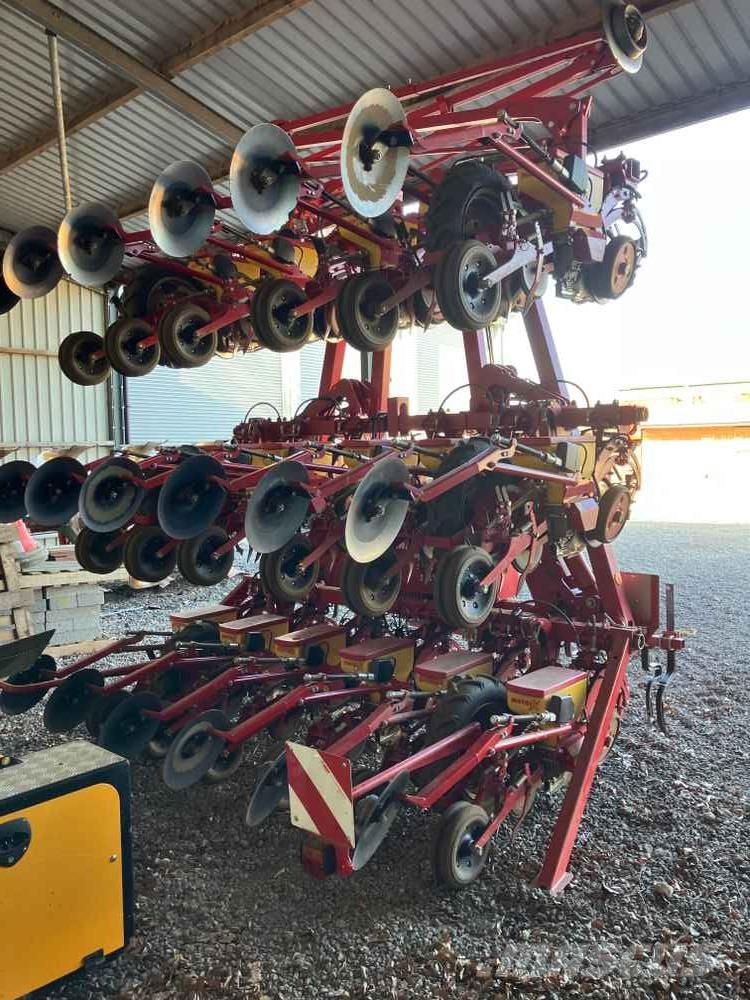 Grimme Matrix 1800, 18 Row, Sugarbeet Drill Seminatrici di precisione