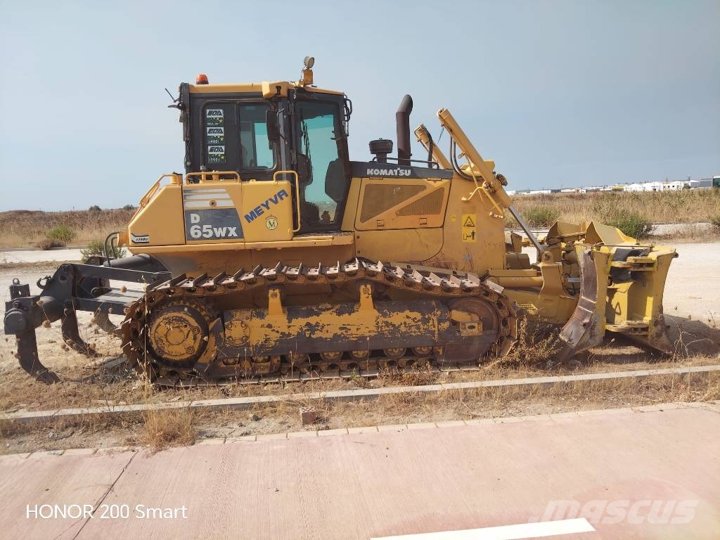 Komatsu D 65 WX-16 Buldozer sobre oruga