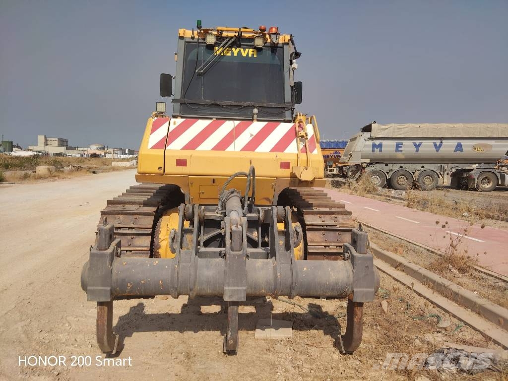 Komatsu D 65 WX-16 Buldozer sobre oruga