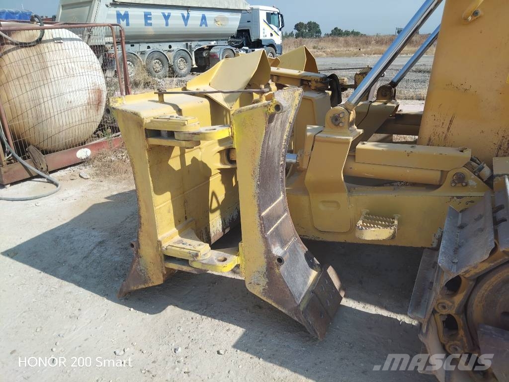 Komatsu D 65 WX-16 Buldozer sobre oruga